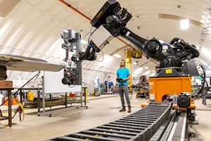 NREL researchers utilise robotics for wind turbine blade manufacturing 300 200