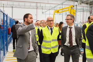 From left to right Javier Vicente San Fernando centre Director Enrique Pedrosa Onshore CEO in Southern Europe and Africa and Juan Bara From left to right Javier Vicente San Fernando centre Director Enrique Pedrosa Onshore CEO in Southern Europe and Africa and Juan Bara