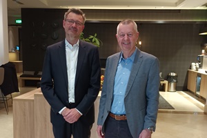 Robert Schullan (CEO Hawe Hydraulik, right) and Mads-Ole Astrupgaard (CEO Fritz Schur Technical Group, left) HAWE acquires Fritz Schur Energy Schullan Astrupgaard 1 2