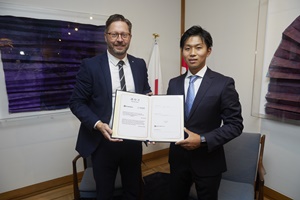 Left to right: Alex Øbell Nielsen (Maersk Training) and Seto T (GiraffeWork) Maersk Training and GiraffeWork to establish a training center for the wind industry in Japan