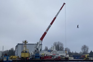 KenzFigee Ram Luffing type crane 2