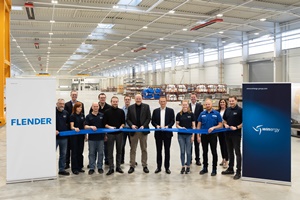 Flender Managing Director Andreas Evertz (6th from right) opens the logistics hall together with Site Manager Mark Zundel (7th from right), Head of Flender Real Estate NRW Markus Ritte (9th from right) and further employees Opening new Flender logistics hall Voerde 300 200