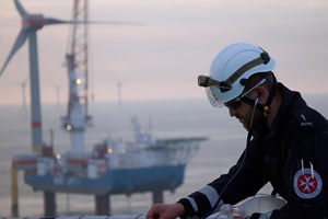 Paramedic at Offshore Wind Farm Photo Michael Hellfritz Johanniter