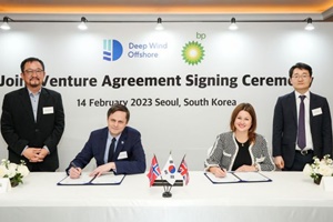 Joint venture agreement signing ceremony, South Korea: From L-R: Ho Keun Song, Deep Wind Offshore’s country manager in Korea; Hans Petter Ovrevik, Deep Wind Offshore chief commercial officer; Anya Hoff, head of business development offshore wind new markets, bp; Jin Wook Lee, head of bp Korea bp and Deep Wind Offshore have formed a joint venture to develop offshore wind opportunities in South Korea