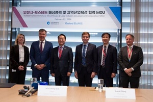 From the left: Ingrid Reumert, Ørsted's Head of Global Stakeholder Relations; Lars Aagaard, Danish Minister for Climate, Energy & Utilities; Yoo Jeong-bok, Incheon Metropolitan City Mayor; Thomas Thune Andersen, Chair of Ørsted's Board of Directors; Kim Hyung Gil, Korean Ambassador to Denmark; and Svend Olling, Danish Ambassador to Korea. Ørsted and Incheon City sign MoU