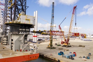 Pacific Osprey crane boom installation