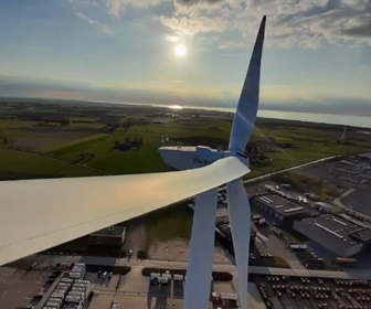 #13 Picture taken from a manbasket while releasing the blade guiding ropes during a mainbearing swap on a Senvion MM92 installed in Zeebrugge, Belgium (courtesy John Van Caelenberg)